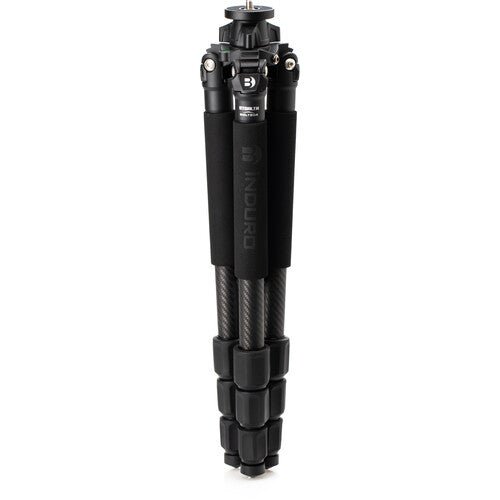 Induro tripod’s bubble level and center column lock for precise leveling