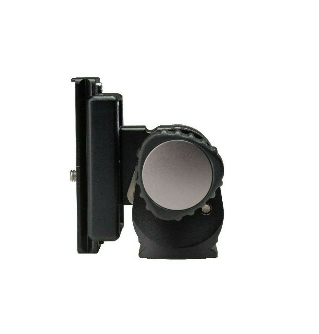 The TH4 Tilt Head’s Arca-Swiss plate ensures a secure grip for long lenses.