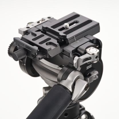 Extendable pan arm with rosette lock mounted on the Benro FS36PRO video head.