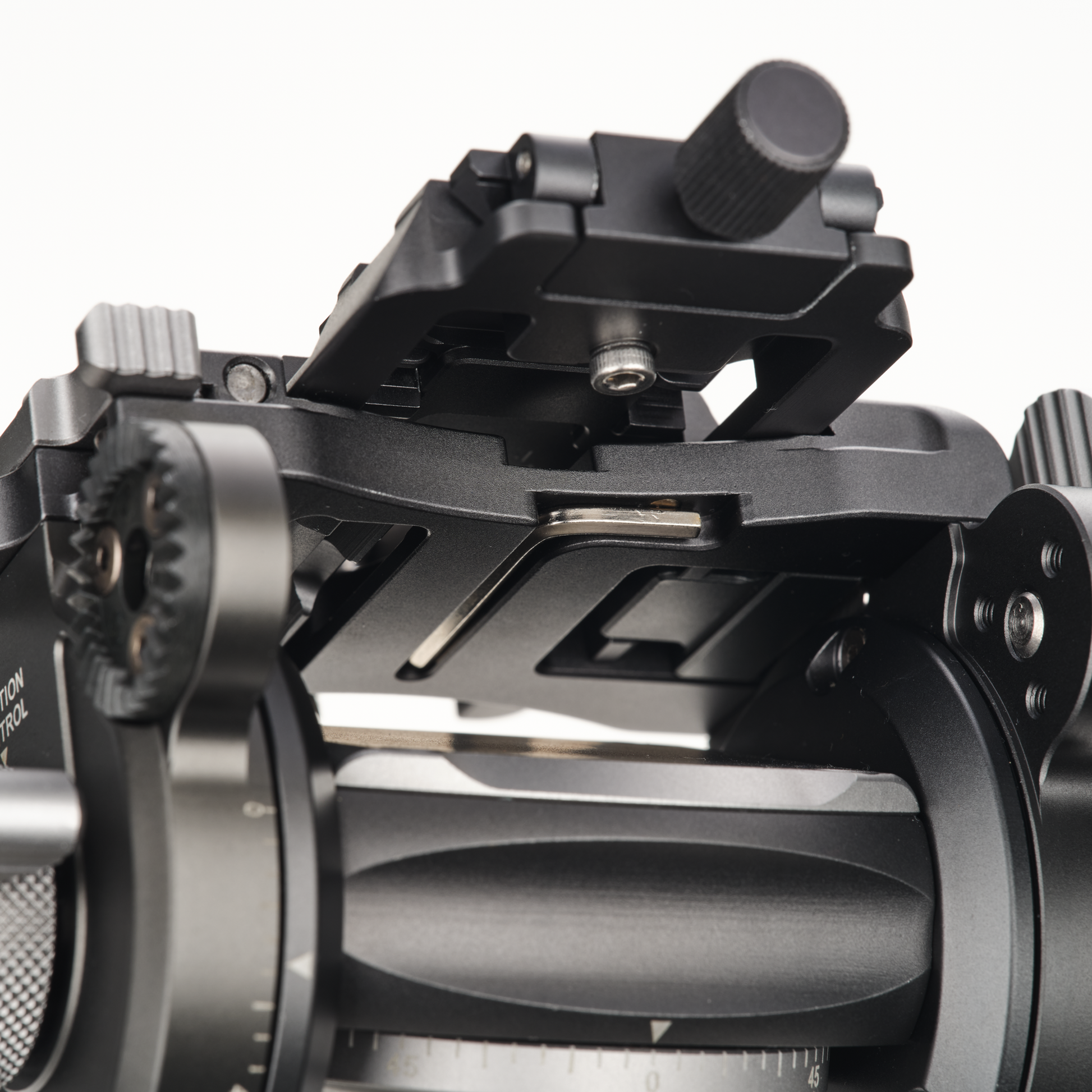 Independent pan and tilt lock knobs on the Benro FS36PRO compact video head.