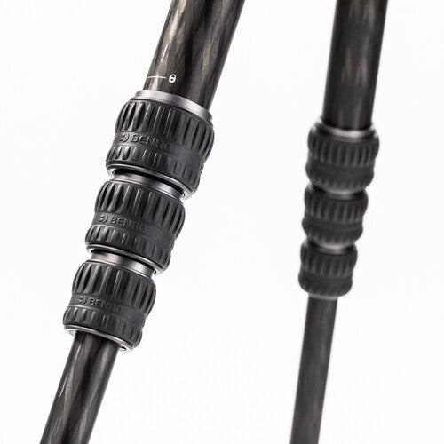 Professional tripod with EPDM and aluminum feet for stable grip.