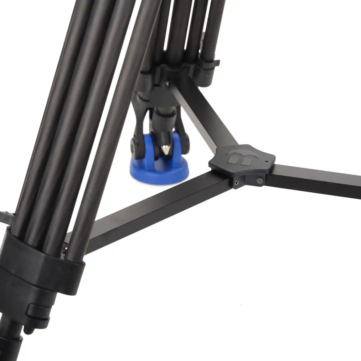 Benro 60mm bowl tripod adjusted to its minimum 63 cm operating height.