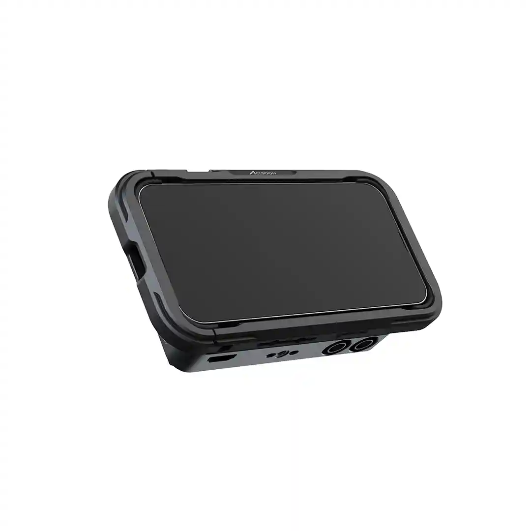 Accsoon SeeMo Pro 2-pin LEMO connector and USB-C power output