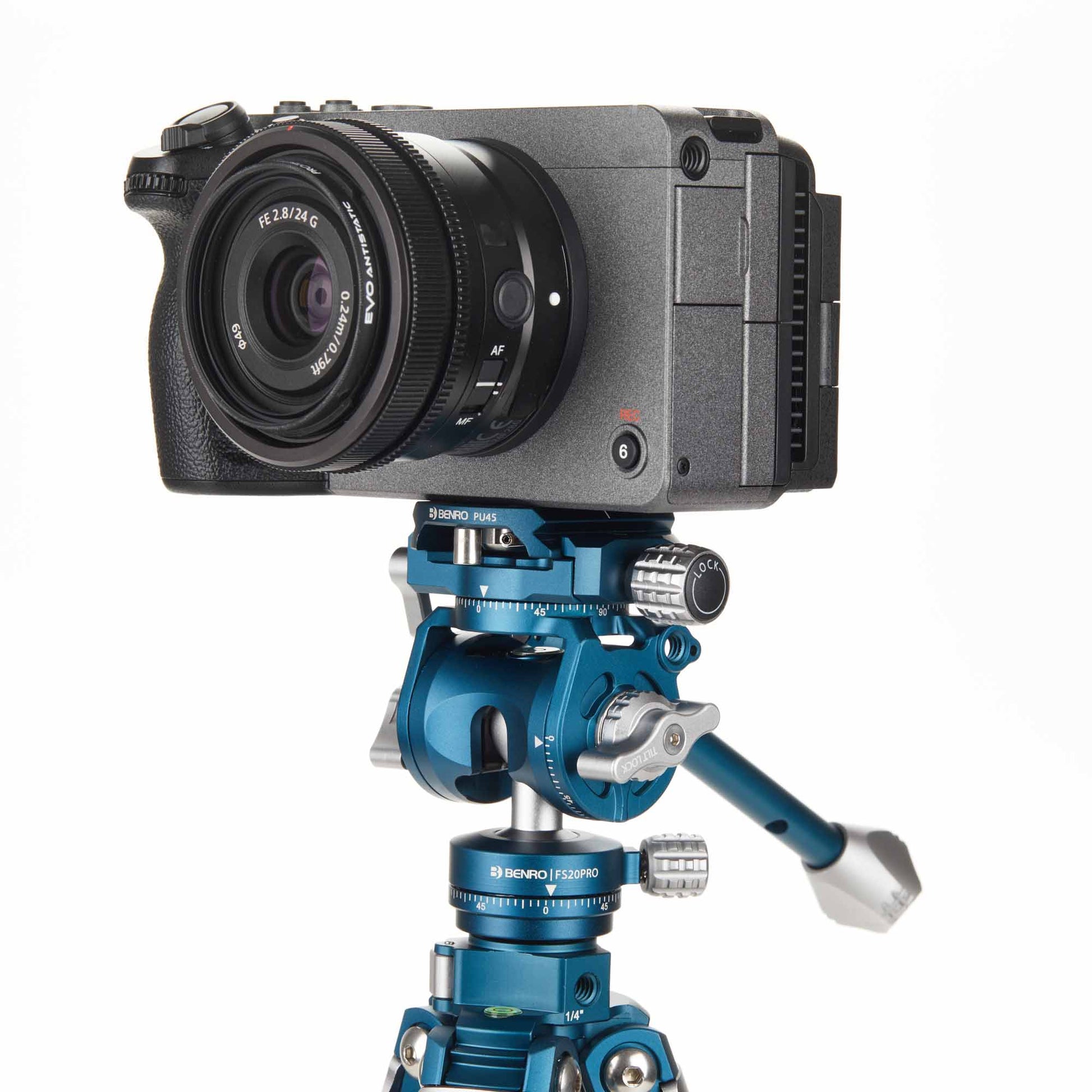Benro FS20PRO hybrid tripod head for photo and video cameras.