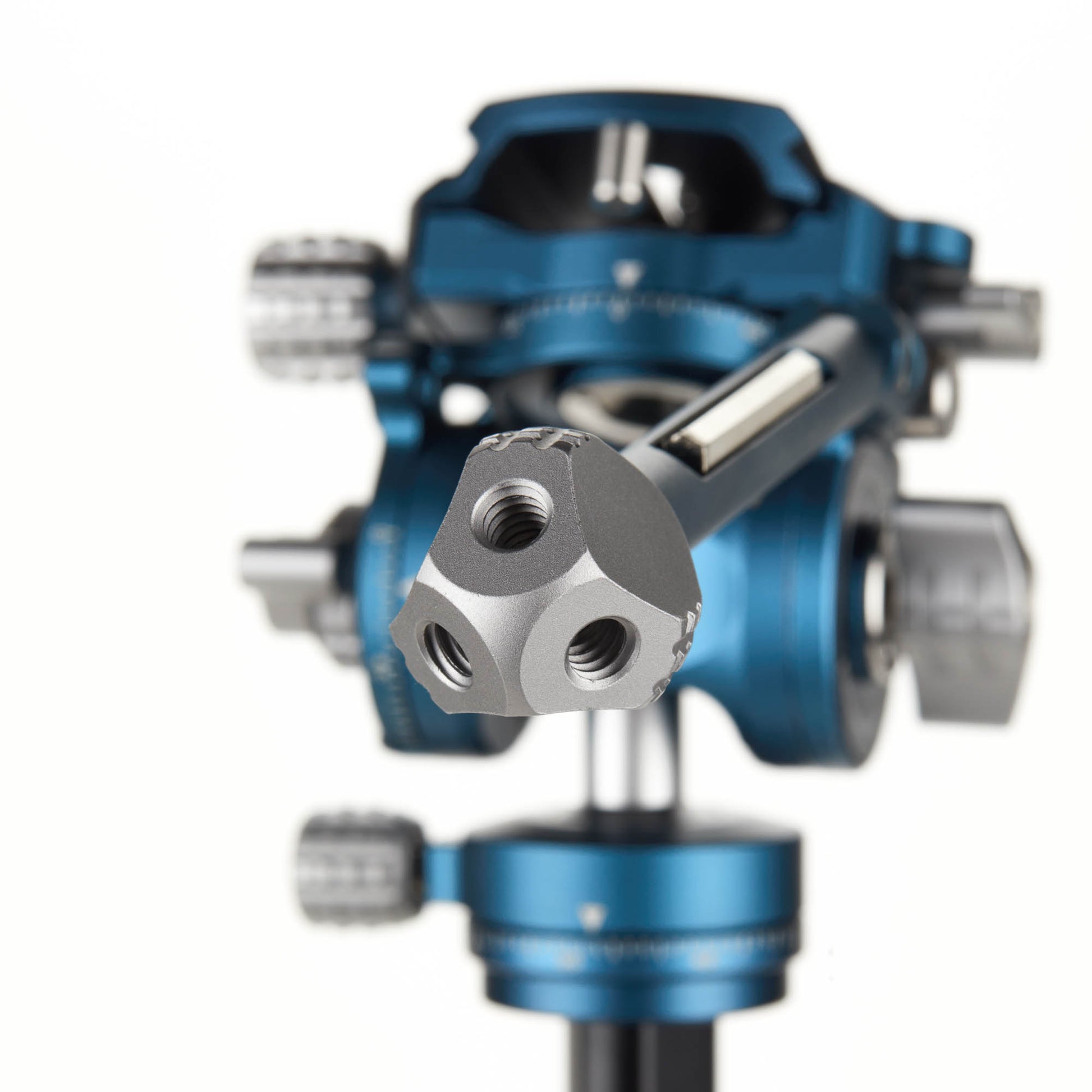 Top view of the Arca-type quick release system on Benro FS20PRO.