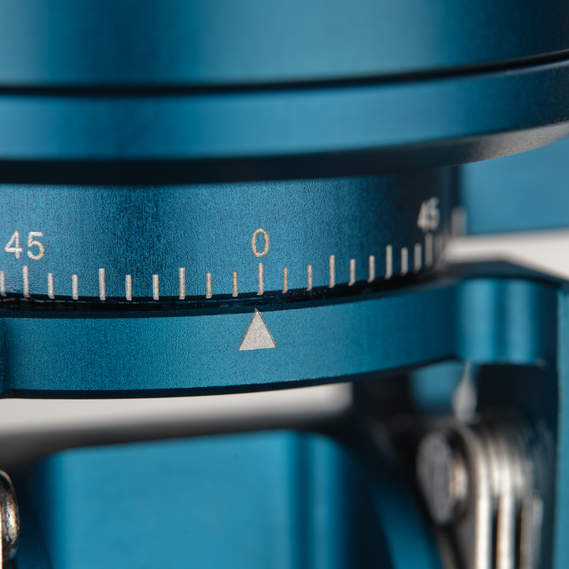 Demonstration of the 360-degree panoramic rotation with the pan handle installed for smooth motion.