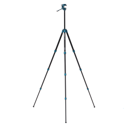 Side profile of the tripod fully extended to its maximum height of 156cm.