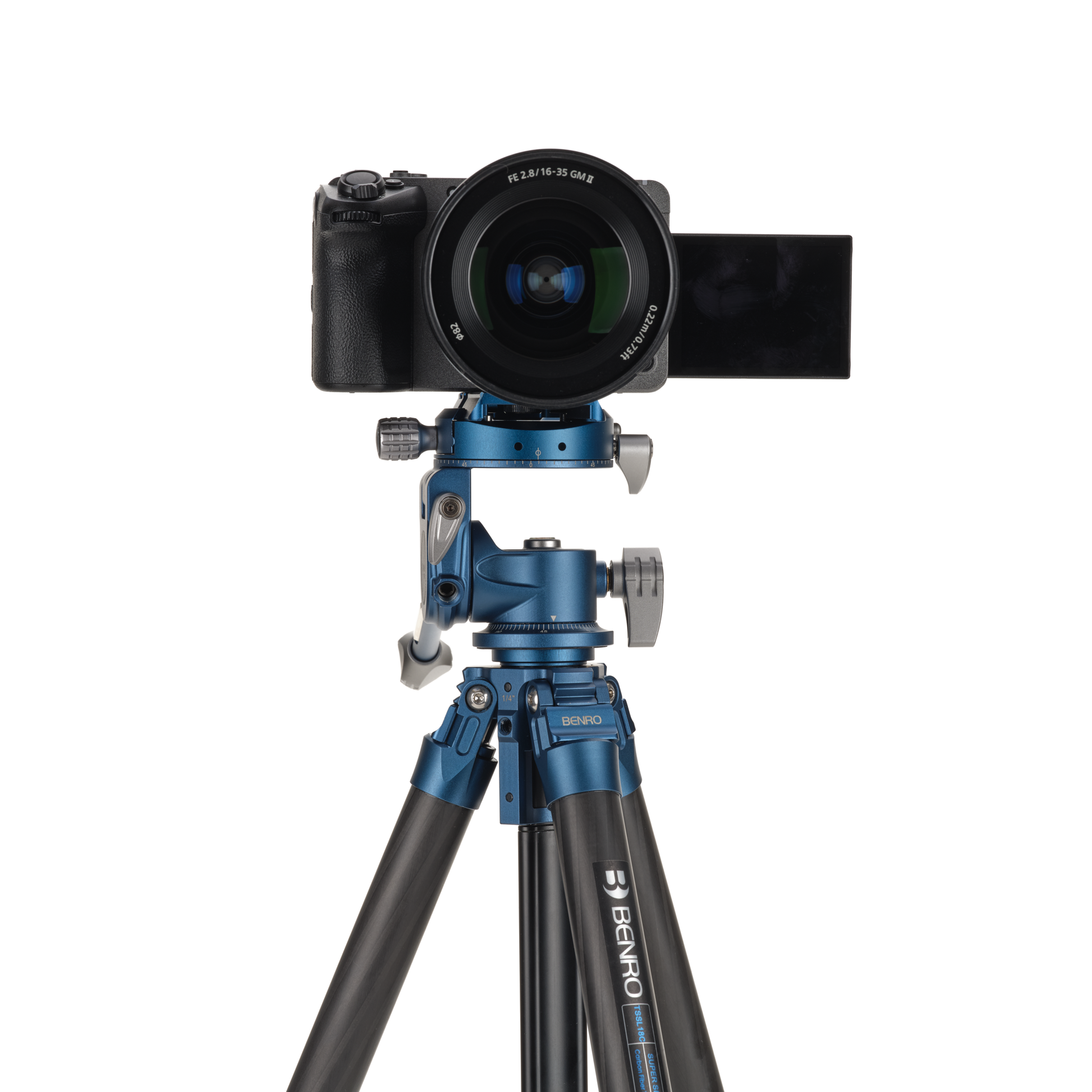 Benro Slim tripod: a mirrorless camera mounting  on the tripod head.
